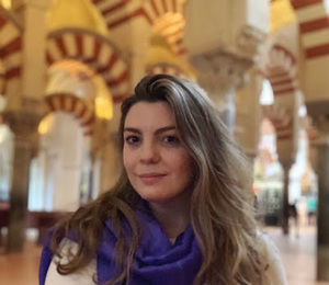 Meet your Posher, Lara